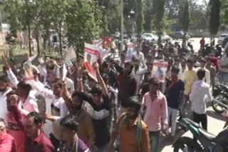 Kamrej Hindu Sangathan Rally : ધંધૂકાના હિન્દૂ યુવકની હત્યાનો વિરોધ દર્શાવી રેલી યોજાઈ, ન્યાયની માગણી