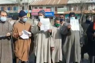 Protest Against PDD: ’بجلی بل کی ادائیگی کے باوجود بجلی سے محروم رکھا جا رہا ہے‘