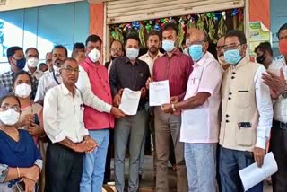 Karnataka govt employees organisation protest in Hubli
