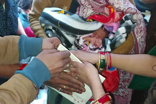 celebration of birth of daughter in Vidisha
