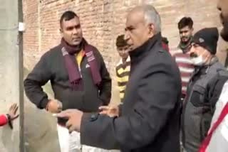 education-minister-arvind-pandey-video-goes-viral-on-social-media-during-election-campaign