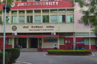 Gwalior Collector gave a dressing-down to agitating students at Jiwaji University