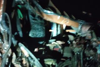 persons Dead and injured in truck accident at Vaijapur, Aurangabad accident news, Aurangabad crime news, ವೈಜಾಪುರ ರಸ್ತೆ ಅಪಘಾತದಲ್ಲಿ ಸಾವು ನೋವು, ಔರಂಗಾಬಾದ್​ ರಸ್ತೆ ಅಪಘಾತ, ಔರಂಗಾಬಾದ್​ ಅಪರಾಧ ಸುದ್ದಿ,