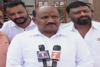 JDS MLA's quarrel come to the streets after BJP quarrels