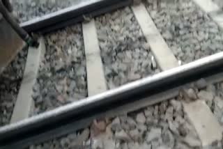 कटिहार में ट्रेन के आगे कूदकर युवक ने की आत्महत्या