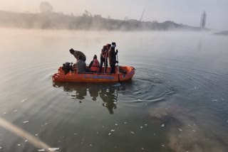 boat capsizes in sindh river