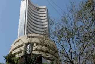 Sensex soars  nifty soars  stock market buoyant ahead of budget 2022  ഇന്ത്യന്‍ ഓഹരിവിപണി  കേന്ദ്ര ബജറ്റിന് മുന്നോടിയായി ഓഹരി വിപണിയില്‍ ഉണര്‍വ്