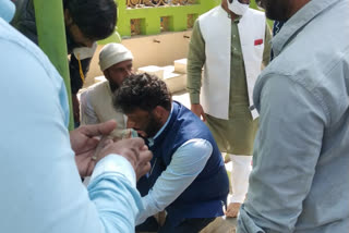 AIMIM spokesperson Waris Pathan smeared with soot during Indore visit