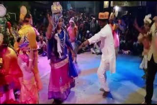 Congress MLA Nilesh Uikey Gondi dance