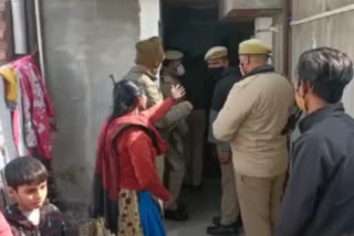 घटनास्थल पर मौजूद पुलिस