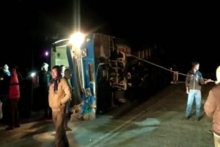 bus overturns in Jashpur