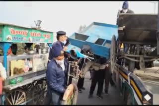 Traffic police overturned carts laden with fruits and vegetables near Mukundpur Chowk