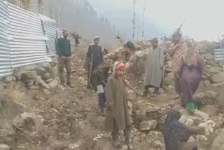 Construction of Road in Bandipora: گاؤں والوں نے خود ہی سڑک بنانے کا کام شروع کیا، لیکن رکاوٹوں کا سامنا