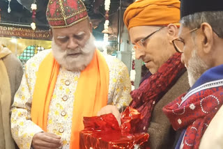 Book Release Ceremony in Ajmer Dargah: منظور ظہور شاہ چشتی کی کتاب 'تصوف اور اہل تصوف' کی رسم رونمائی