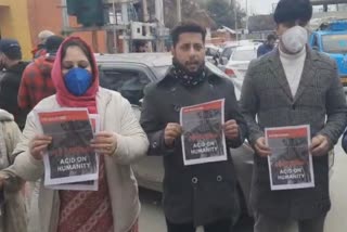 srinagar-acid-attack-protesters-demand-capital-punishment-for-culprits
