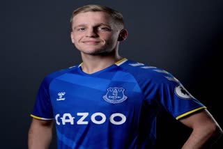 Donny van de Beek signs for Everton on loan  Donny van de Beek joins Everton  VAN DE BEEK COMPLETES EVERTON LOAN MOVE  ഡോണി വാന്‍ ഡി ബീക്ക് എവർട്ടണിലേക്ക്  വാന്‍ ഡി ബീക്കിനെ സ്വന്തമാക്കി എവർട്ടണ്‍  യുണൈറ്റഡ് വിട്ട് ഡോണി വാന്‍ ഡി ബീക്ക്