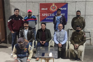 man accused of loot arrested in delhi