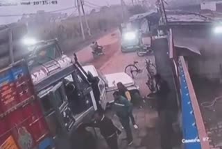 Truck driver beaten Yamunanagar