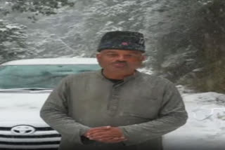 Campaign during snowfall: AAP leader Col Kothiyal engaged in door to door campaign amid snowfall