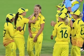 Australia beat England  Australia Cricket Team  Sports News  Cricket News  England Cricket Team  1st ODI  Australia vs England  महिला ऑस्ट्रेलियाई टीम  महिला इंग्लैंड टीम