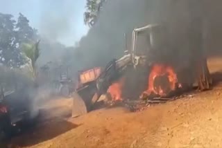 Naxalites set fire to vehicles in Bijapur