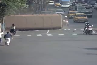 CCTV footage of an overturning passenger bus in Kolkata