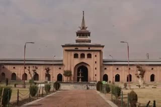 friday-prayers-barred-at-srinagars-grand-mosque-for-27th-week-in-a-row