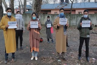 protest-against-the-incident-of-throwing-acid-on-a-girl-in-srinagar-held-in-ganderbal