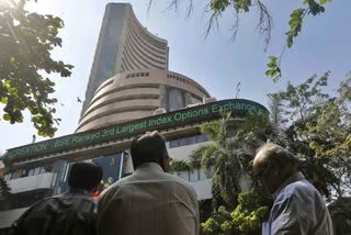 sensex-ends-143-pts-lower-nifty-gives-up-17550