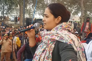 Aparna Yadav Meeting in Barabanki: اپرنا یادو کی میٹنگ میں اکھلیش یادو زندہ باد کے نارے لگے