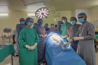 First Hip Replacement Operation in Navsari: નવસારી સિવિલ હોસ્પિટલમાં સૌપ્રથમ વખત થયું હિપ રિપ્લેસમેન્ટ ઓપરેશન, જુઓ