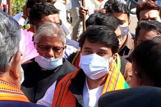 Jyotiraditya Scindia hits back at Rahul Gandhi in raipur