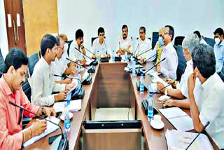 Government talks with employees union leaders