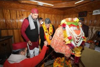JP Nadda offered prayers at Kashi Vishwanath temple