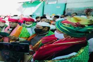 sonia gandhi and Rahul Gandhi offer chadar at ajmer sharif