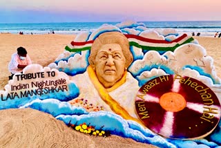 Sudarshan Pattnaik offers his humble tributes to Nightingale of India