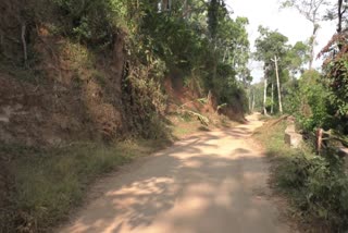 construction of munnor acre road in Iduki  forest department stand on munnor acre road in iduki  road construction in iduki  ഇടുക്കിയിലെ മുന്നൂറേക്കര്‍ റോഡിന്‍റെ നിര്‍മ്മാണം  വനംവകുപ്പിന്‍റെ മുന്നൂര്‍ ഏക്കര്‍ റോഡ് നിര്‍മ്മാണവുമായി ബന്ധപ്പെട്ട നടപടികള്‍