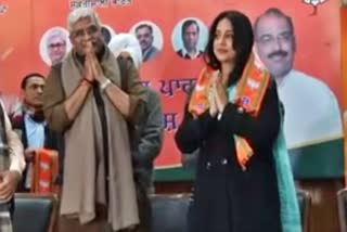 actress mahi gill joins bjp