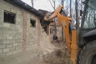 demolition-drive-held-at-nowpora-area-of-bijbehara