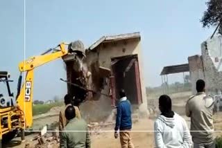 bulldozer-of-administration-in-najafgarh-delhi