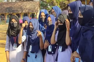Karnataka High Court to students on Hijab row  Karnataka High Court appealed to students and people to maintain peace in Hijab row  Karnataka HC posted hearing Hijab row petition for Wednesday  ഹിജാബ് കാവിഷോൾ വിവാദം  ഹിജാബ് വിവാദം സമാധാനം പാലിക്കാൻ വിദ്യാർഥികളോട് കർണാടക ഹൈക്കോടതി  ഉഡുപ്പി കാവിഷാൾ സംഘർഷം  Hijab saffron stole issue uduppi