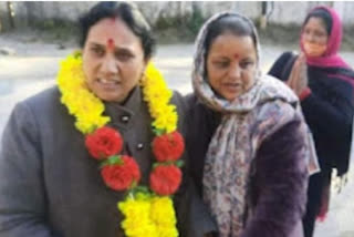 Shaila Rani Rawat and Asha did jansampark together