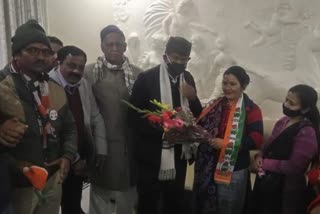 Maya Koshyari joins Congress in Lalkuan
