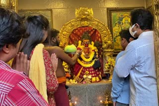 Ek Love Ya movie team visits temple