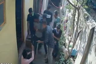 a group assaulted on man in Dharwad