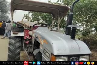 Farrukhabad latest news  etv bharat up news  Farrukhabad accident news  Farrukhabad crime news  प्रधानाचार्य की ट्रैक्टर से कुचलकर मौत  Principal dies after being crushed  crushed by a tractor in Farrukhabad  प्रधानाचार्य की ट्रैक्टर से कुचलकर मौत  कामलगंज थाना क्षेत्र