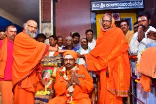 controversy-over-haremaths-successor-to-kalikadevi-mandir