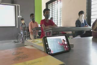 Offline education in Gujarat : મહેસાણાની શાળાઓમાં ઓફલાઇન શિક્ષણ શરૂ થતાં ધીમે ધીમે વિદ્યાર્થીઓની હાજરીમાં વધારો