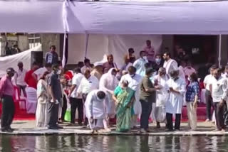 Melody queen Lata Mangeshkar's ashes immersed in Nashik's Ramkund