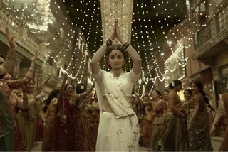 Dholida from Gangubai Kathiawadi sets the tone for Garba season, Gangubai Kathiawadi songs, alia bhatt new movie